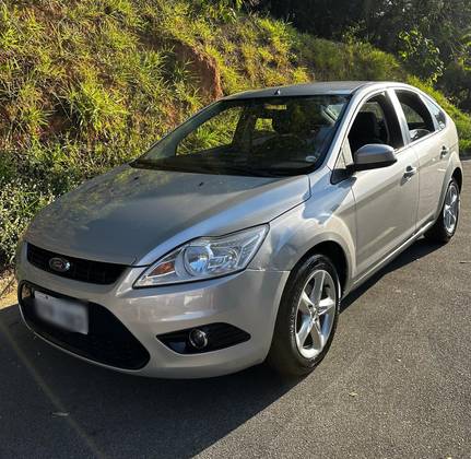 FORD FOCUS 2.0 GLX 16V FLEX 4P AUTOMÁTICO FORD FOCUS 2.0 GLX 16V FLEX 4P AUTOMÁTICO